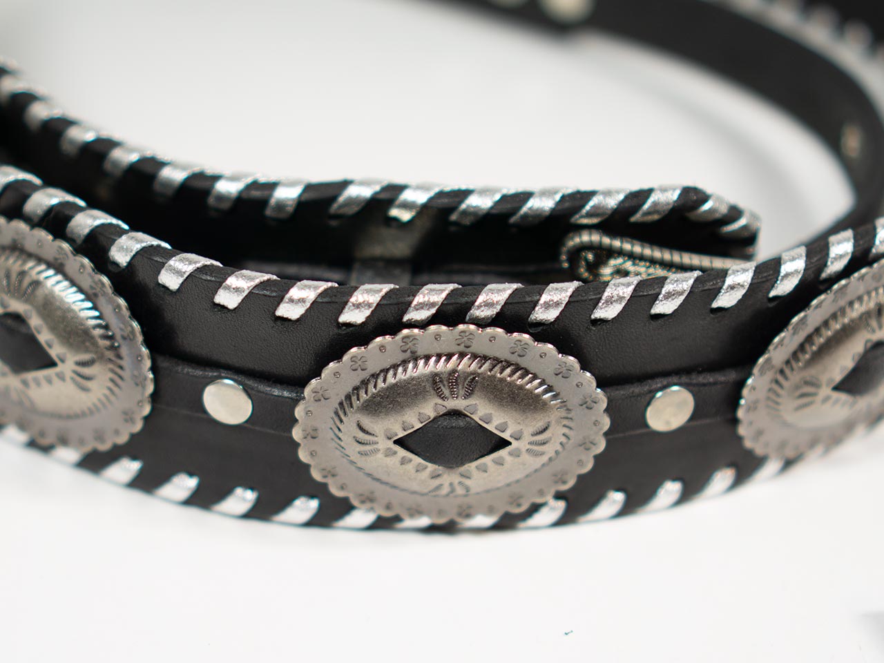 dru whitefeather dd silver lace edge small buckle