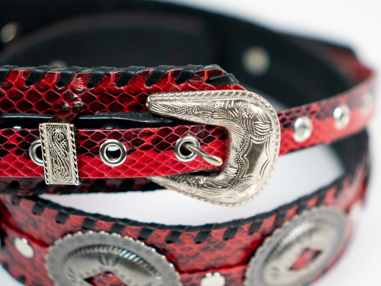 dru whitefeather Q red large concho