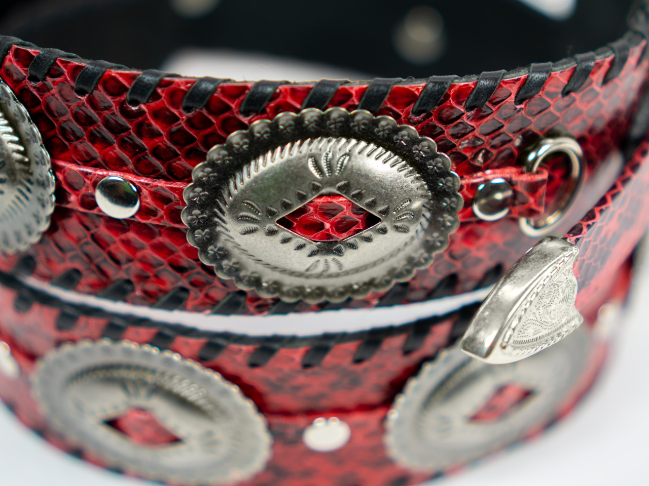 dru whitefeather Q red large concho