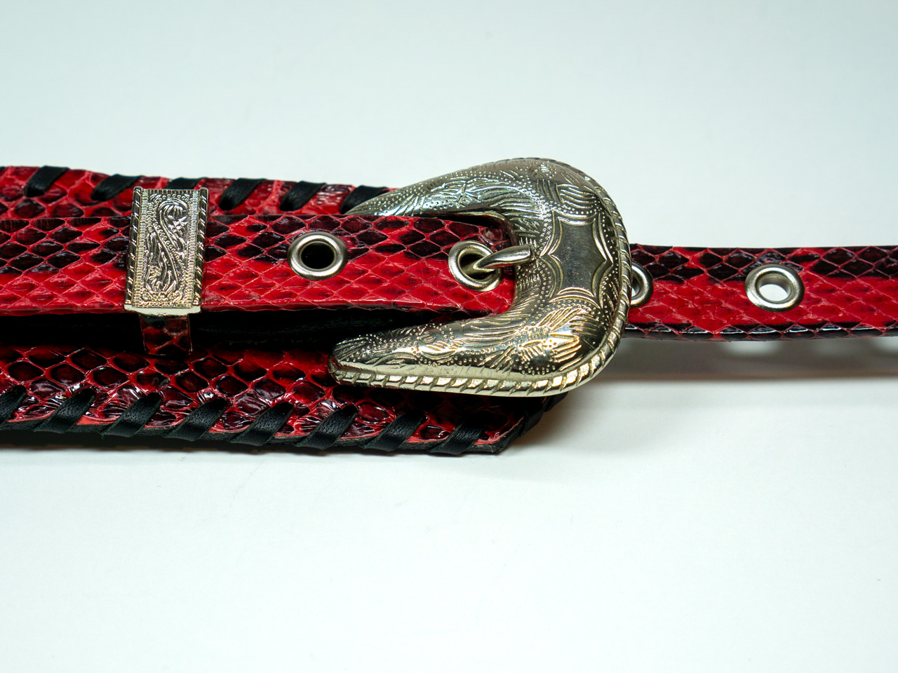 dru whitefeather Q red large concho