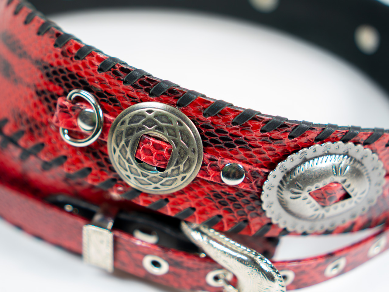 dru whitefeather Q red small large concho